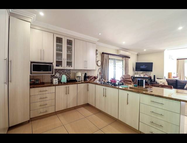 5 BEDROOM HOUSE FOR SALE IN PROTEA PARK